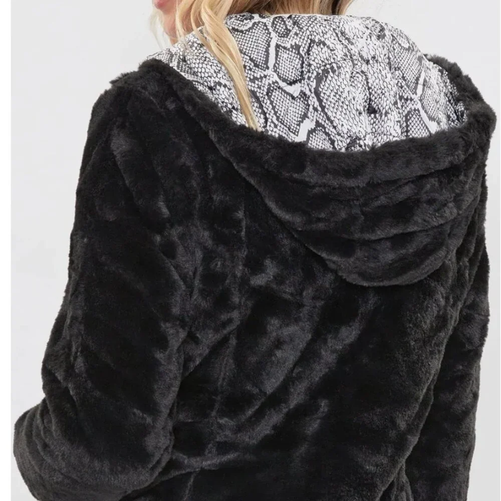 🎉 NWT REVERSIBLE Leopard Print Faux Fur Coat with HOOD - Picture 3 of 3